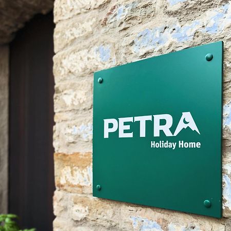 Petra Holiday Home 皮耶特拉佩尔托萨 外观 照片